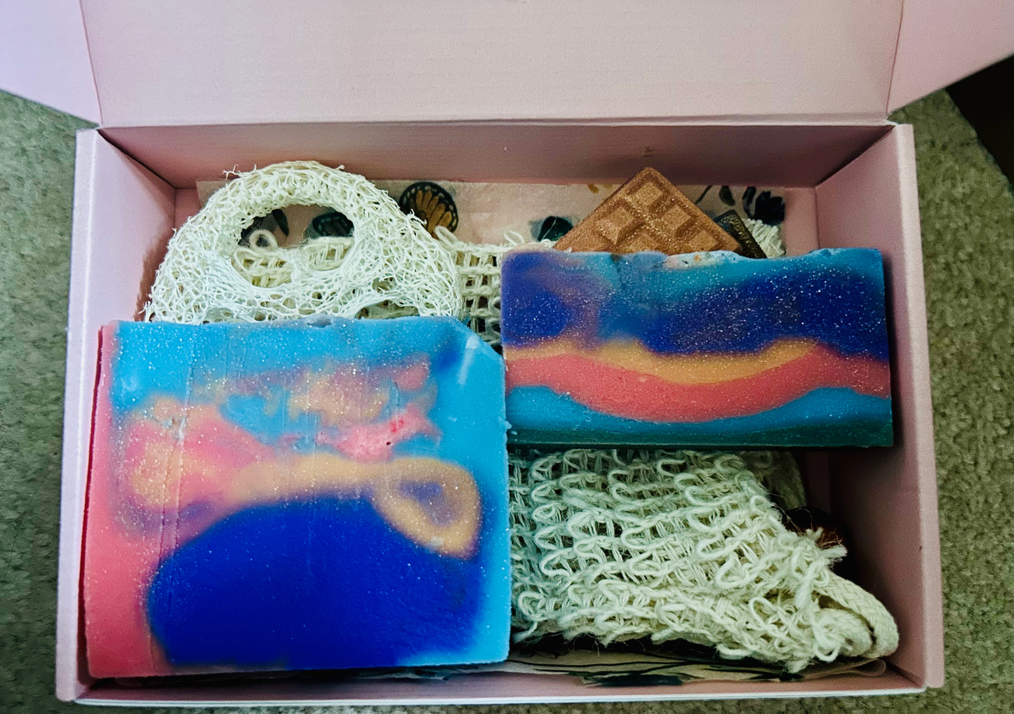 Ylang Ylang cherry blueberries Avobath with loofah and half bar